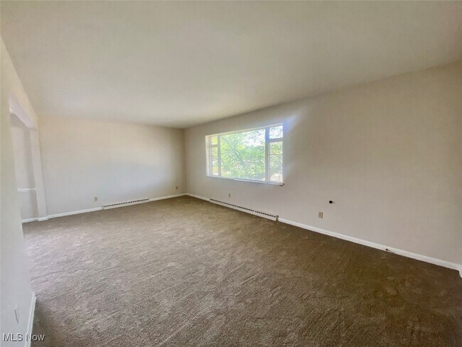 Building Photo - 463 Treeside Dr