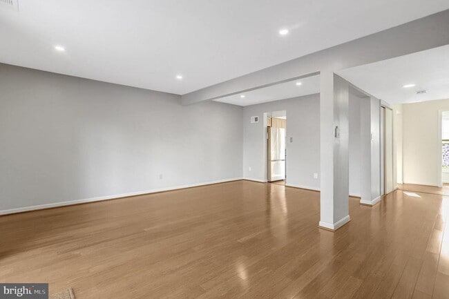 Building Photo - 6576 Yadkin Ct