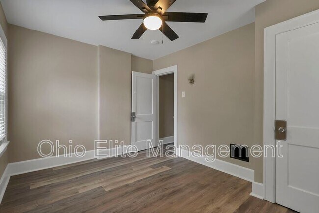 Building Photo - 618 Lilley Ave