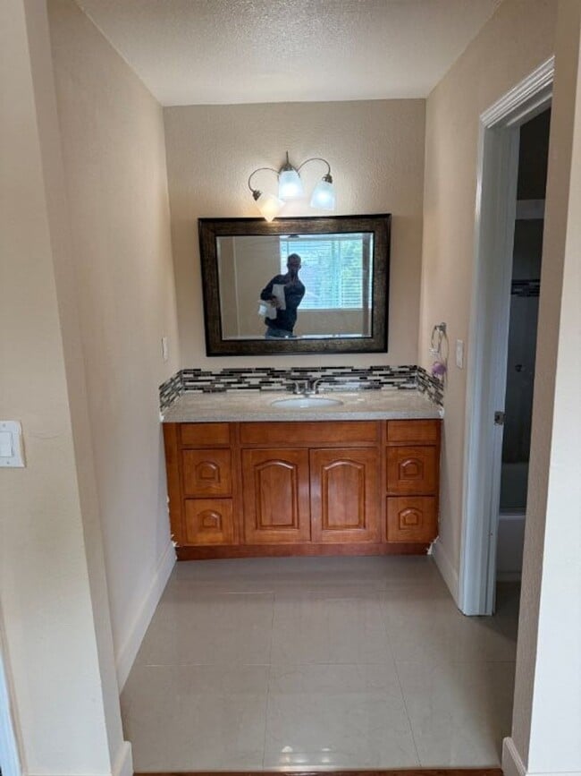 Building Photo - Unique 5 Bedroom 2 Story w/ Solar Suisun *...