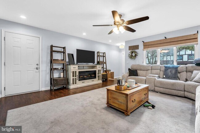 Building Photo - 2 Leicester Ln