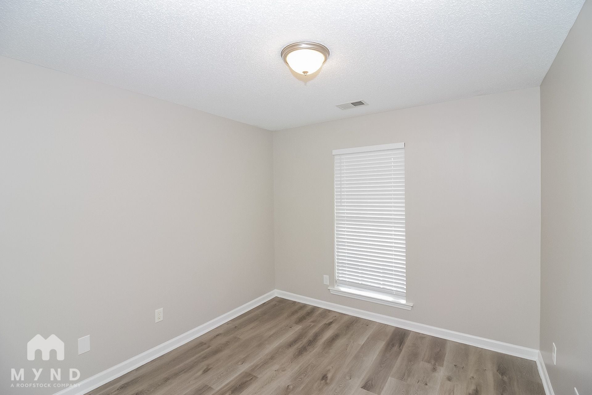 Building Photo - 10374 Cottage Oaks Dr