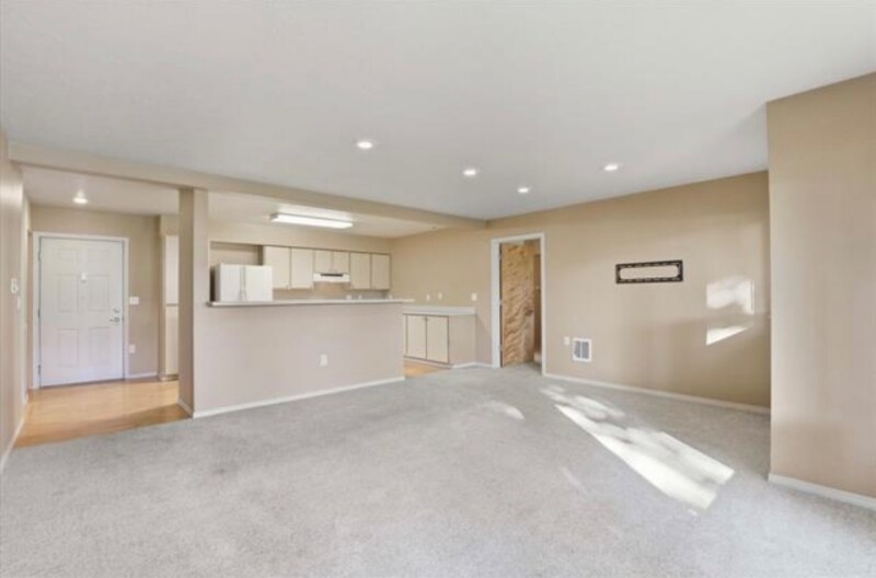 Building Photo - 22855 E Country Vista Dr