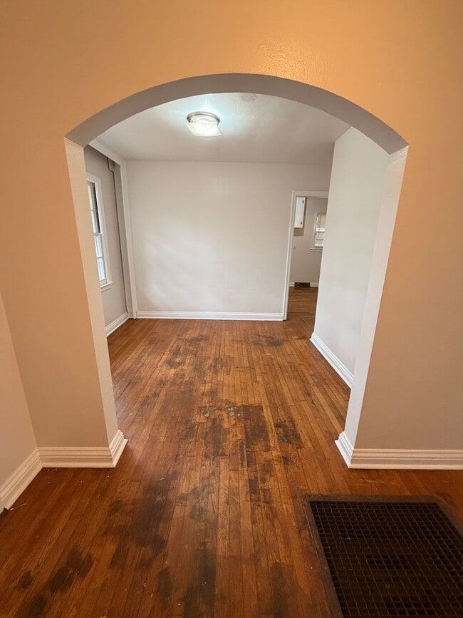 Building Photo - Brick 3/1.5 House in West Rome- $1,250