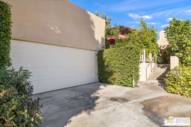 Building Photo - 17 Mission Ct