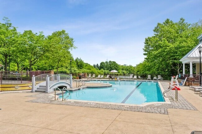 Building Photo - 15 Freedom Way-