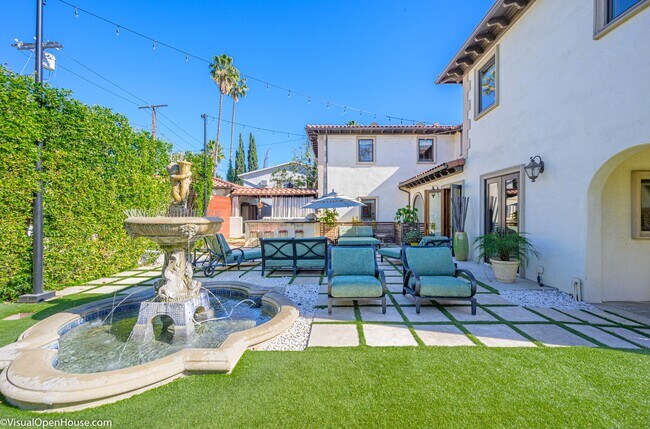 Building Photo - 11159 La Maida St