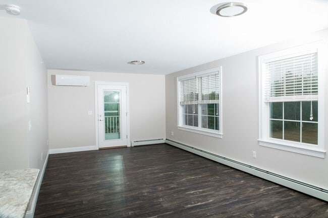 Building Photo - Fox Ridge Crossing 6