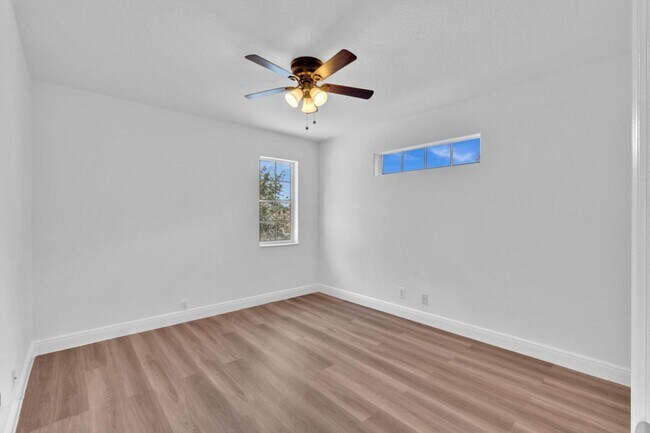 Building Photo - 36 Monterey Pointe Dr