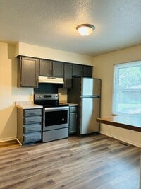 Building Photo - 935 Herold Ave