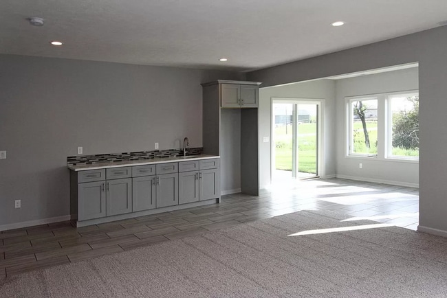 Building Photo - Beautiful 5 Bed/3 Bath House Available February 1st, 2026!