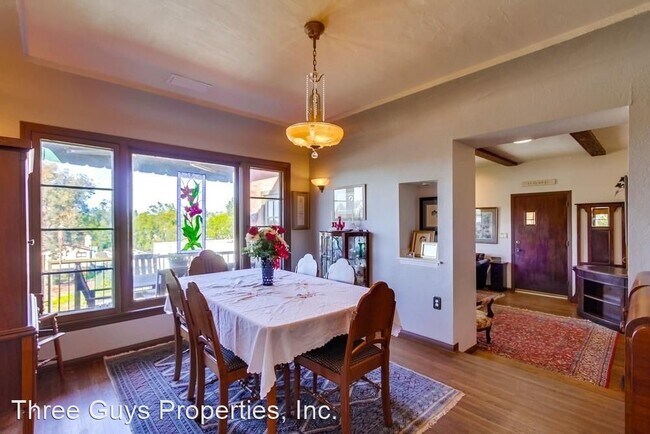 Building Photo - 3 br, 2 bath House - 4496 Berting St.