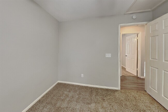Building Photo - 9530 Cabin Creek Dr