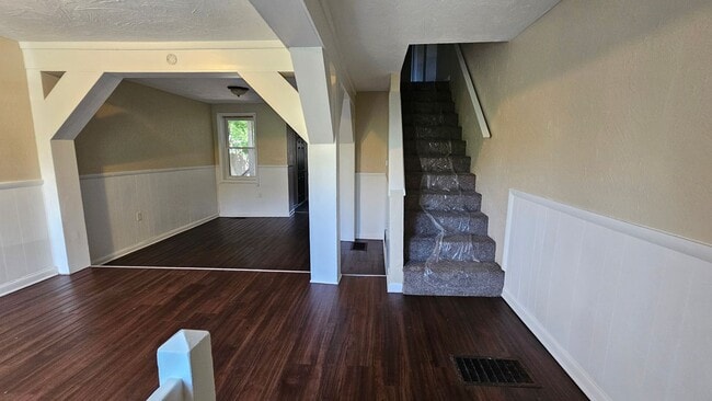 Building Photo - Coming Soon - Charming 3 Bedroom, 1 Bath H...