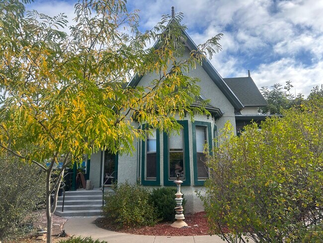 Building Photo - 225 Midway Ave