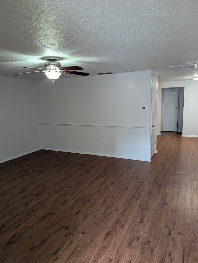 Building Photo - 411 Marjon Ave