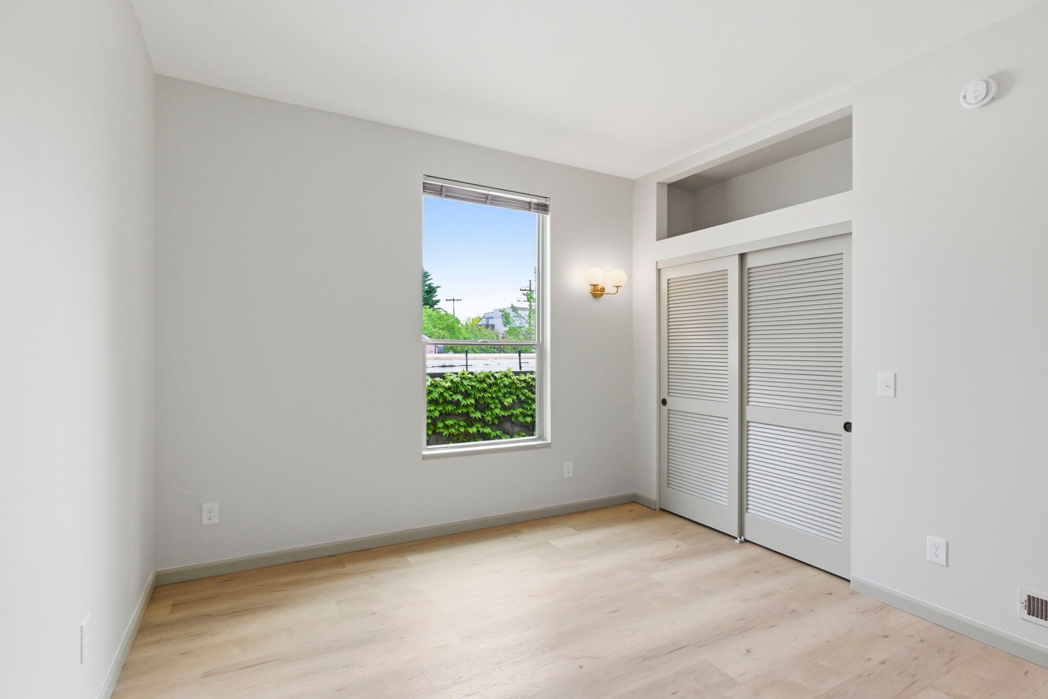 Building Photo - 2387 NW Thurman St