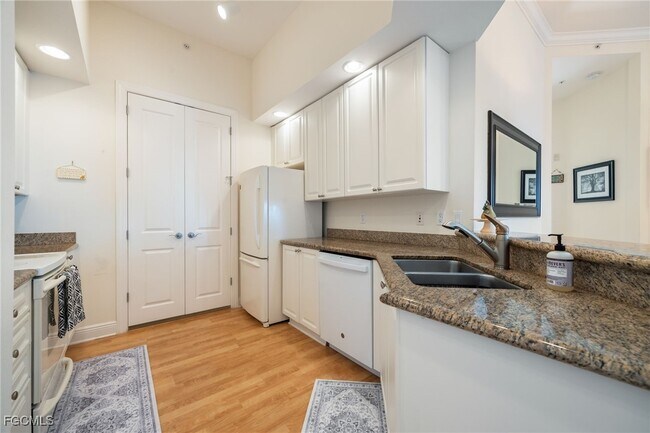 Building Photo - 2825 Palm Beach Blvd