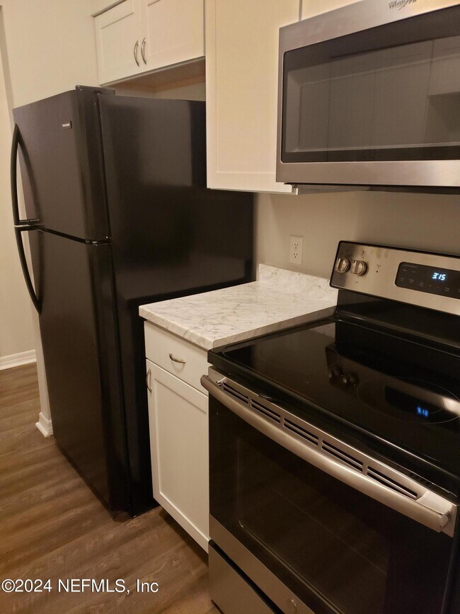 Building Photo - 466 Lombard St