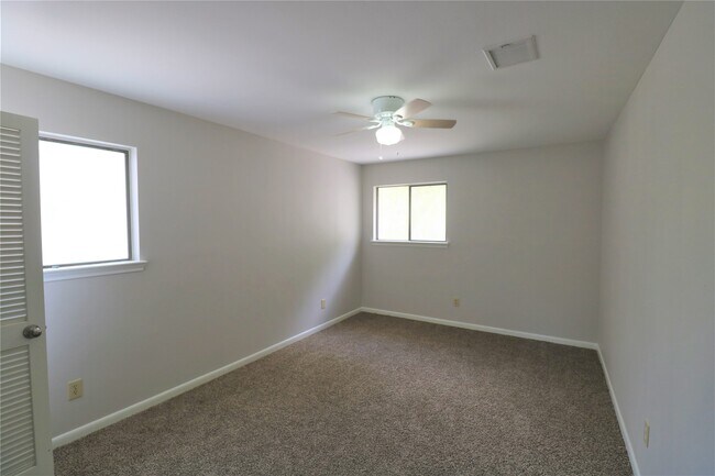 Building Photo - 2705 Wilmington Dr