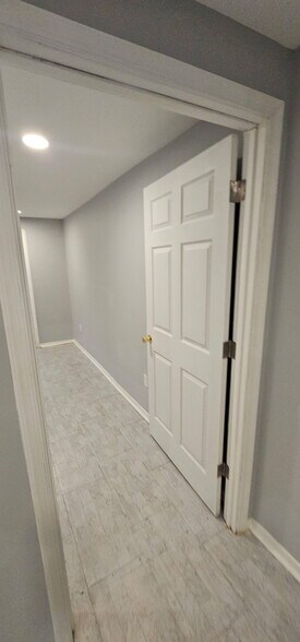 Building Photo - 132 Chesterfield Ave