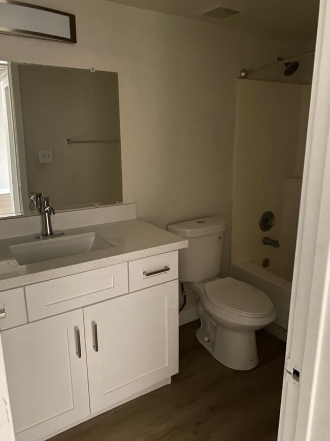 Building Photo - Fully Remodeled! 2 bed 2 bath Town-home in...