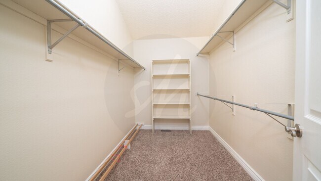 Building Photo - Westside 5 Bedroom Home Nestled Near Ute V...