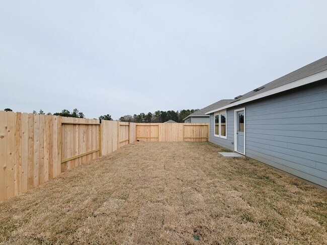 Building Photo - 15675 Plum Brk Dr