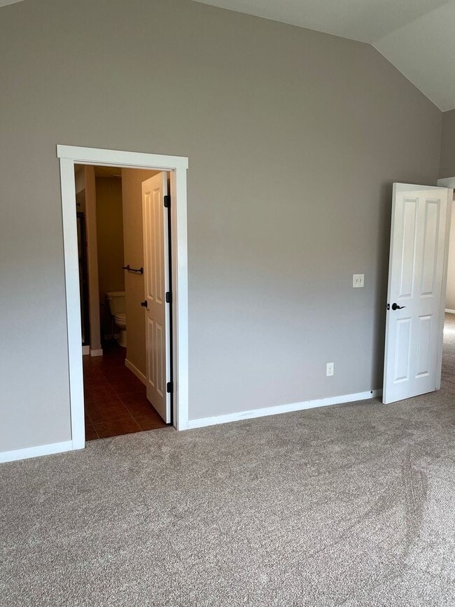 Building Photo - Gorgeous End-Unit Townhome Backing to Open Space!