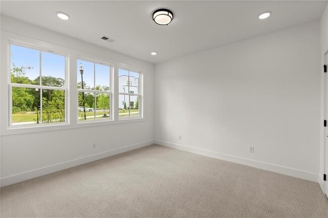 Building Photo - 673 soul Aly