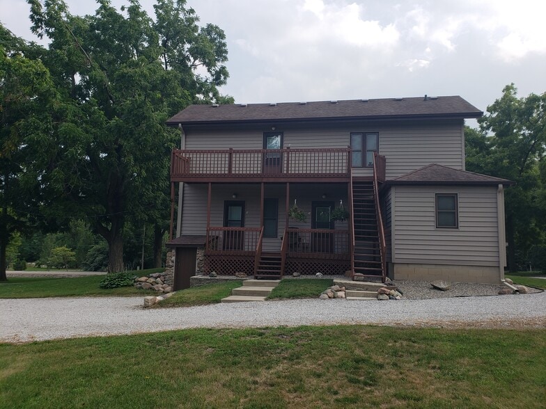 Back Porch - 305 Judd Rd