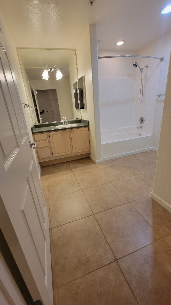 Building Photo - Charming 1-Bedroom Retreat in Roseville - ...