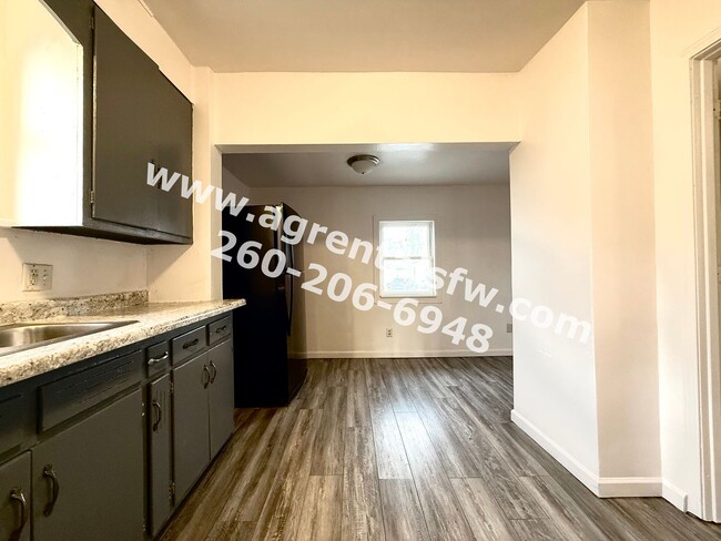 Building Photo - 4 Bedroom House