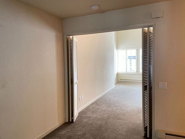 Building Photo - 1 Surf Way