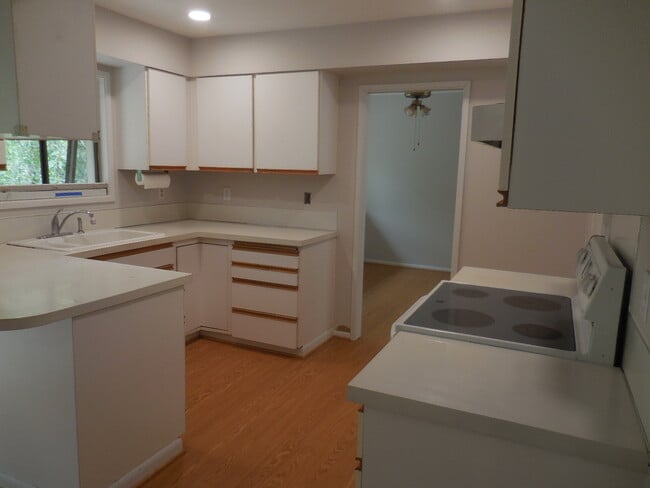 Building Photo - 9908 SW 29th Pl