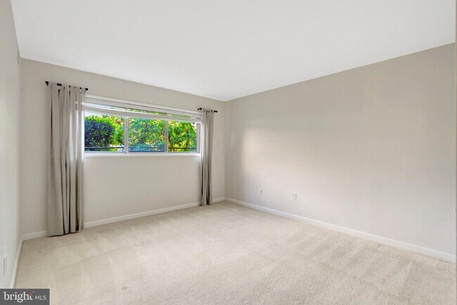 Building Photo - 7839 Enola St