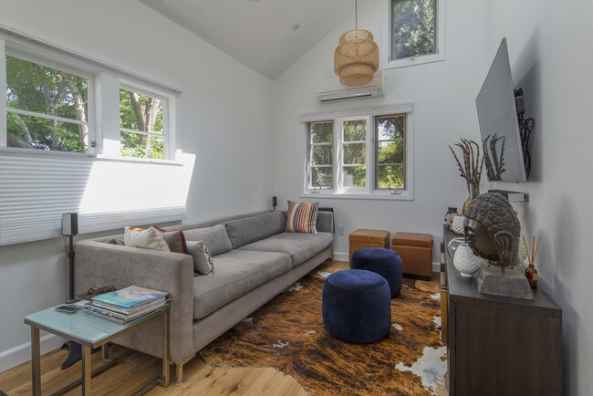 Lounging living room - 6122 Glen Tower St