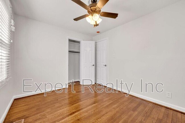 Building Photo - 7119 1st Ave S