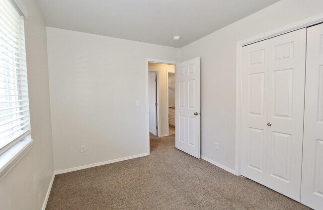Building Photo - Immaculate Single-Level Home in Quiet Neighborhood