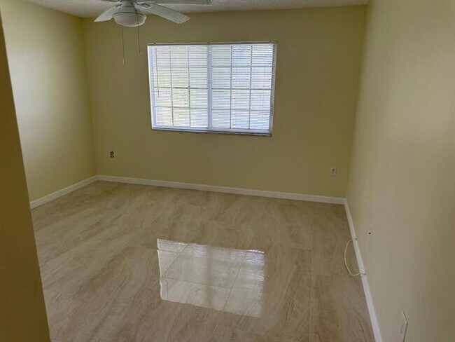 Building Photo - 5061 Wiles Rd