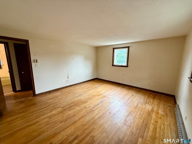 Building Photo - 400 Divinity St