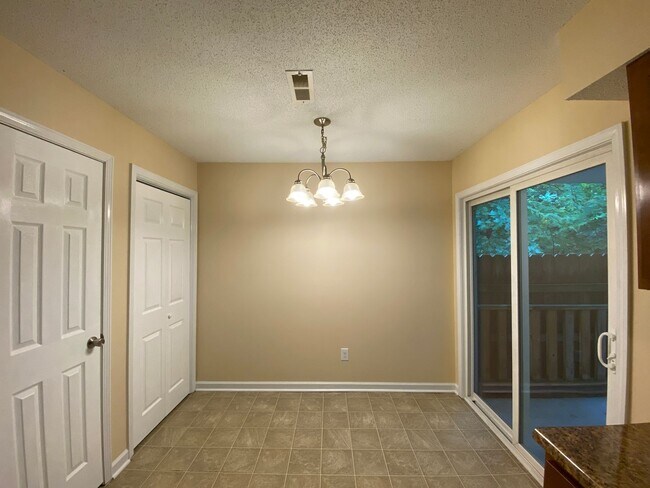 Building Photo - 568 Brookside Ct