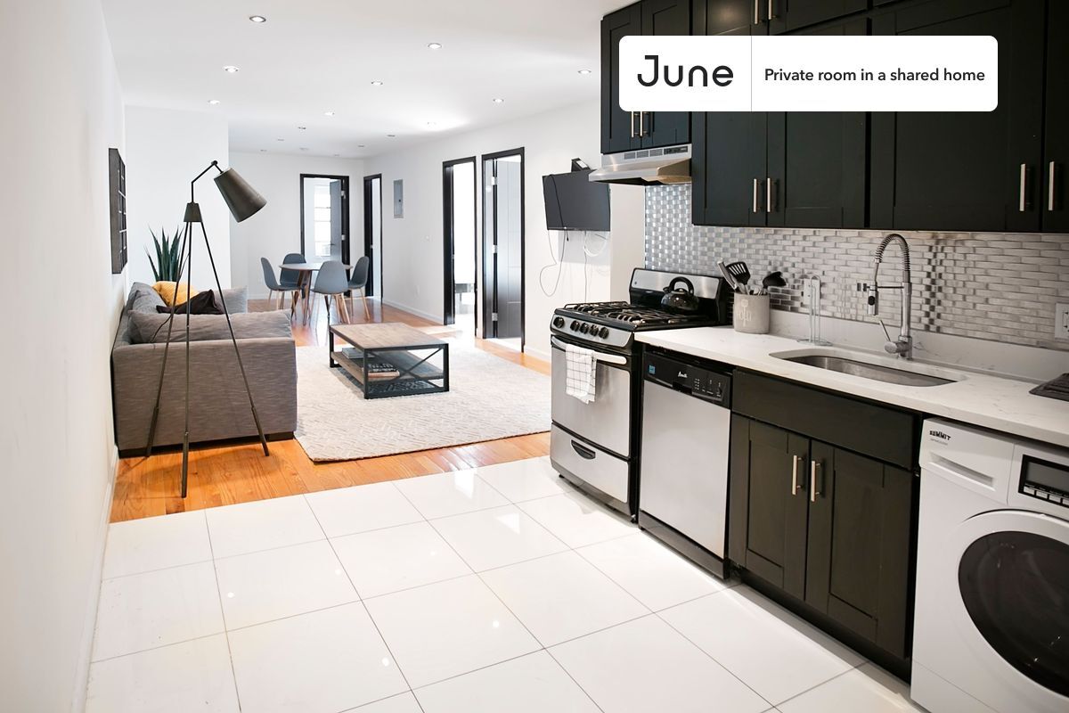 Building Photo - Private bedroom in 6 bed/2 bath Home
