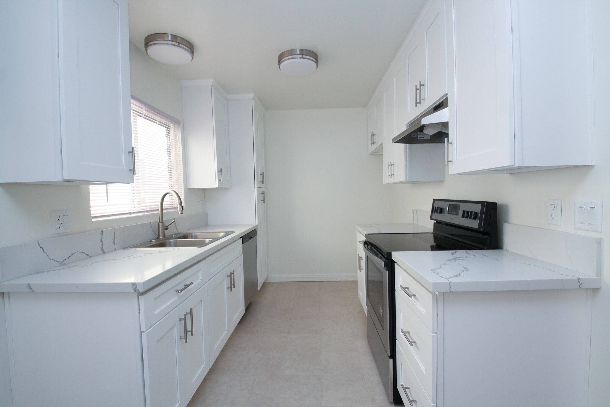 Building Photo - 9319 Alcott St