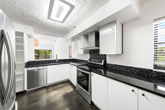 Building Photo - 800 Hudson Ave