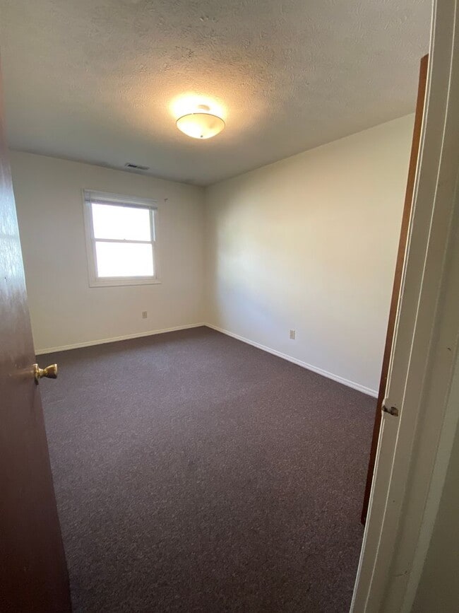 Building Photo - Northside Bloomington 3BR/2.5BA Townhome