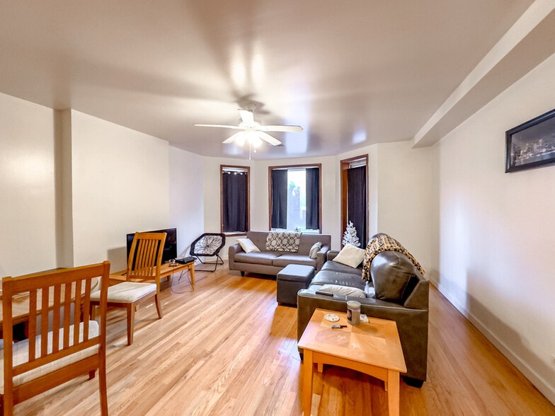 Building Photo - 6711 N Sheridan Rd