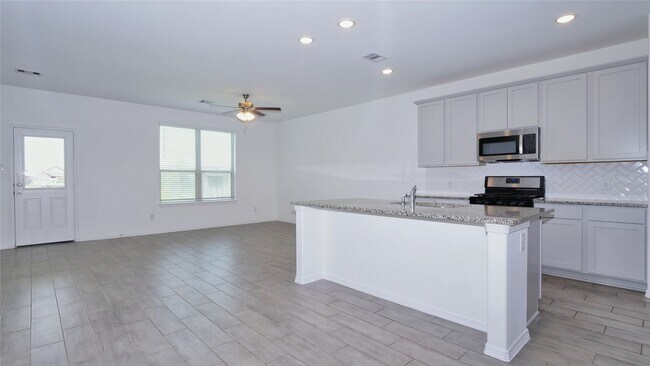 Building Photo - 5735 Aurora Grns Ln