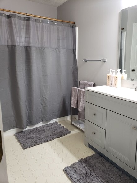 Master Bathroom - 4360 Elegance Dr