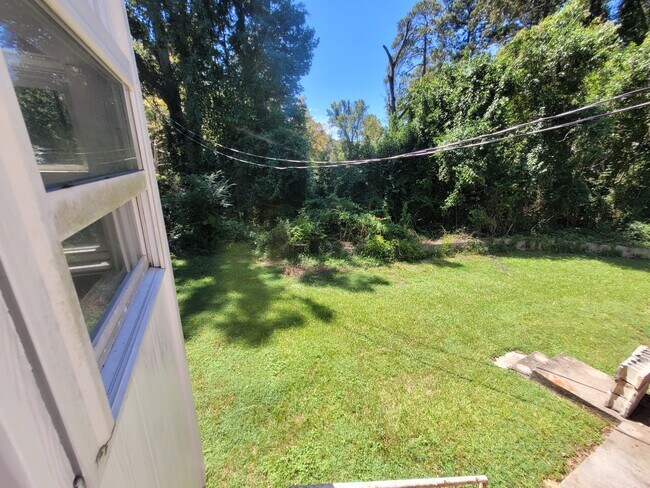 Building Photo - 104 Summerlea Dr